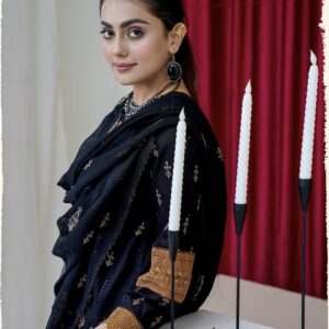 AGHOSH BY BIN SAJJAD UNSTITCHED EMBROIDERED 3 PC LAWN BANA DORA - Image 3